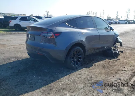 2023 Tesla Model Y Awd/Long Range Dual Motor All-Wheel Drive z USA, uszkodzony, nr VIN 7SAYGDEE2PF896326